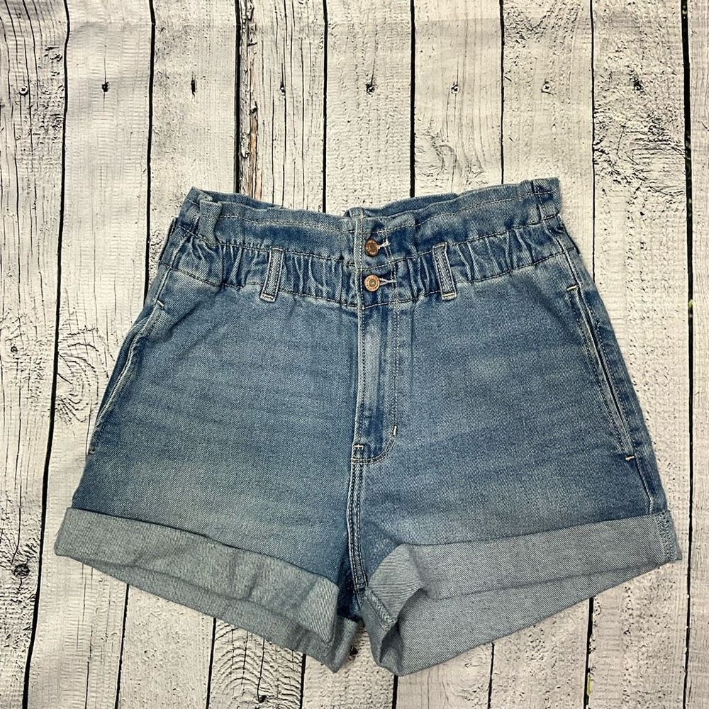 HOLLISTER Ultra High Rise Mom Shorts